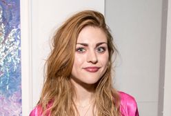 Frances Bean Cobain w prześwitującej kreacji. Miało być zaskakująco, wyszło dziwnie