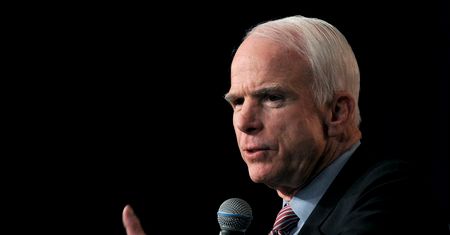 John McCain nie żyje. Ameryka pogrążona w żałobie. "Jest nie do zastąpienia"