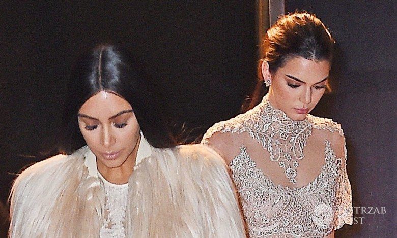 Kim Kardashian i Kendall Jenner w wieczorowych kreacjach