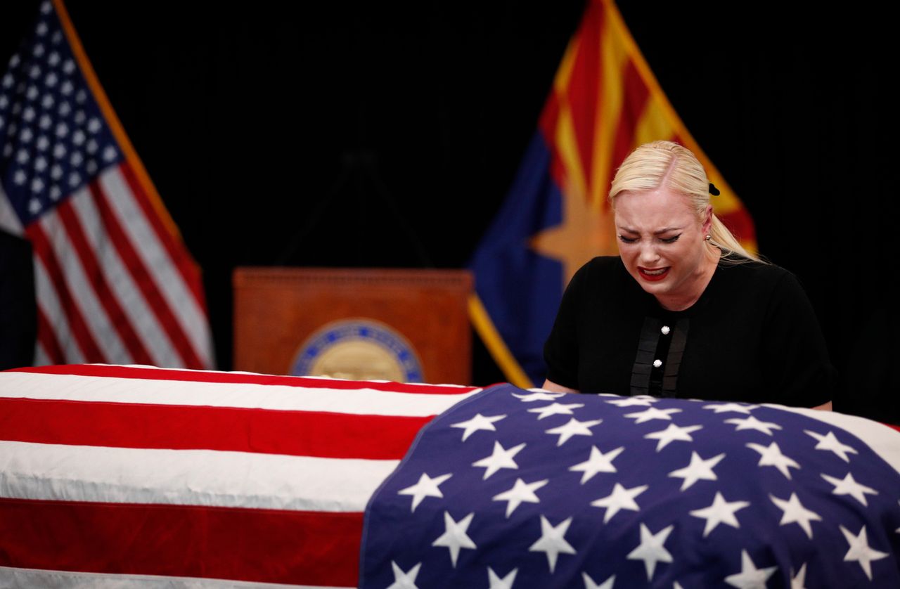 Amerykanie żegnają senatora Johna McCaina. Na pogrzeb przyjedzie jego 106-letnia matka