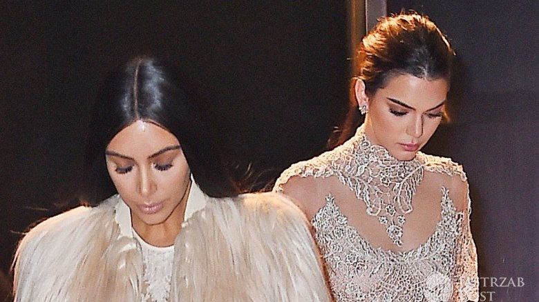 Kim Kardashian i Kendall Jenner w wieczorowych kreacjach