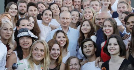 Oksana Zabużko: Chcecie zrozumieć Putina? Czytajcie stare podręczniki KGB