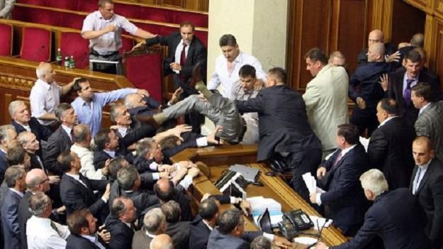 Przepychanki między ukraińskimi deputowanymi