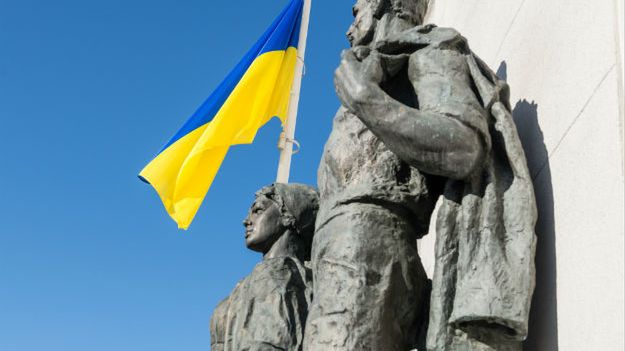 Szef ukraińskiego IPN argumentuje, że na Ukrainie odbudowano wszystkie zniszczone polskie pomniki. 