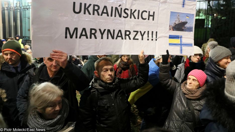 W wielu krajach, w tym w Polsce, odbywają się protesty przeciwko rosyjskiej agresji wobec ukraińskich marynarzy
