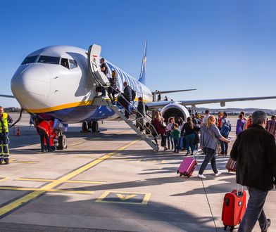 Ryanair chce walczyć z pijanymi pasażerami. Proponuje ograniczyć sprzedaż alkoholu na lotniskach