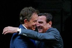 Blair ze Schroederem o konstytucji europejskiej