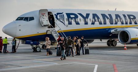 Polak dostał zakaz lotów Ryanairem. "Był tak pijany, że nic nie rozumiał"