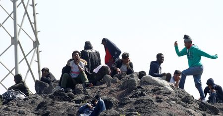 Atak na Polaków w Calais. Para jechała przez płonącą zaporę. "Robiliśmy to w obronie własnego życia"