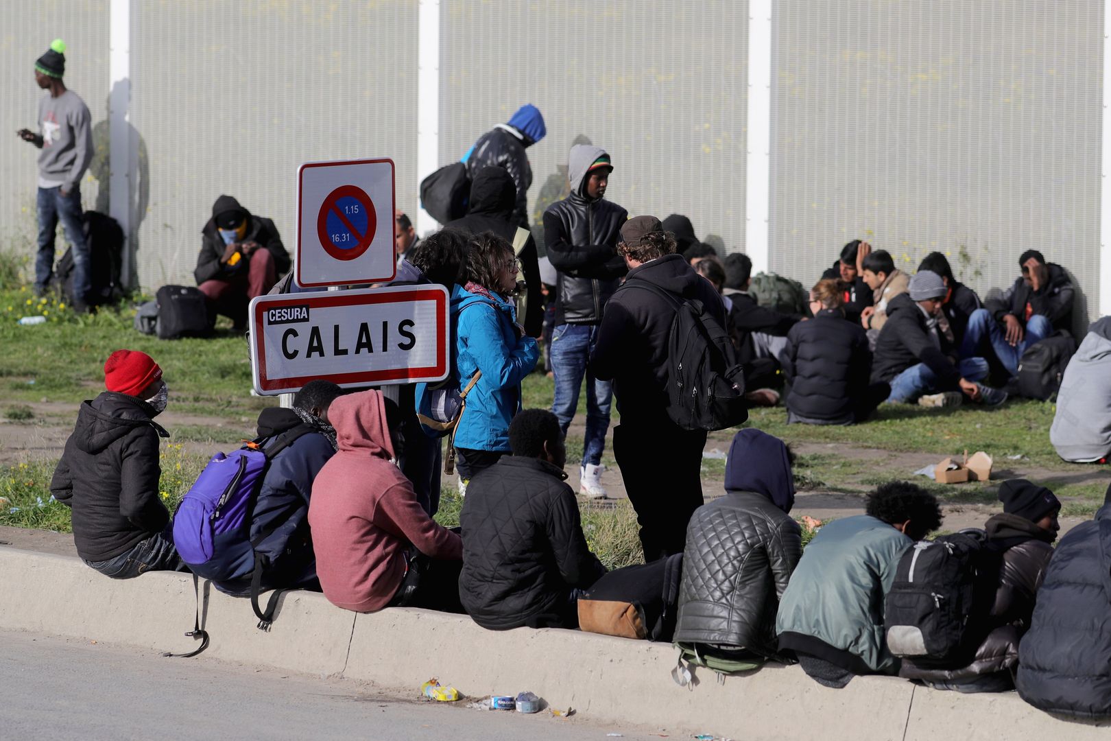 "Kryzys na niespotykaną skalę". Burmistrzowie 7 miast Francji przeciw fali imigrantów