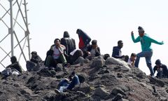 Atak na Polaków w Calais. Para jechała przez płonącą zaporę. "Robiliśmy to w obronie własnego życia"