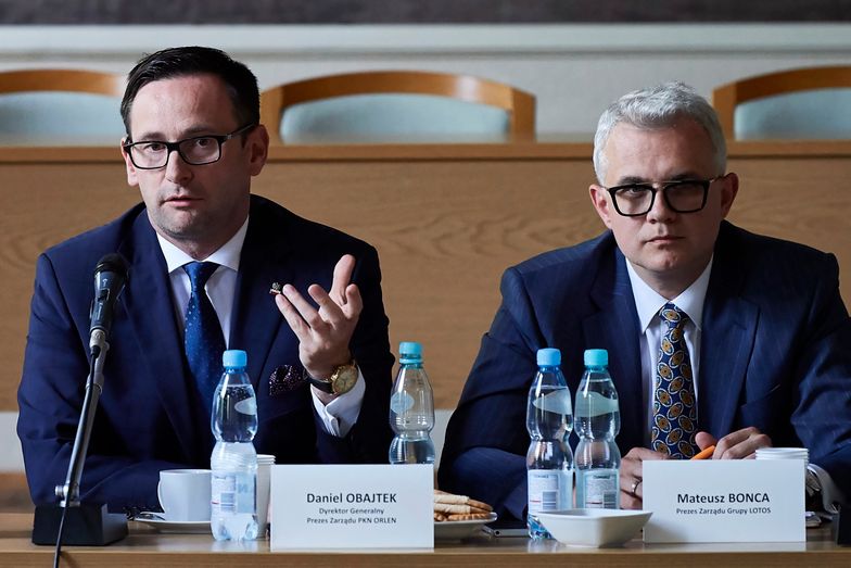 Prezes Orlenu Daniel Obajtek i prezes Lotosu Mateusz Bonca podczas nadzwyczajnego posiedzenia Wojewódzkiej Rady Dialogu Społecznego w Gdańsku.