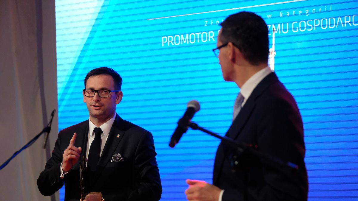 Prezes PKN Orlen Daniel Obajtek i premier Mateusz Morawiecki.