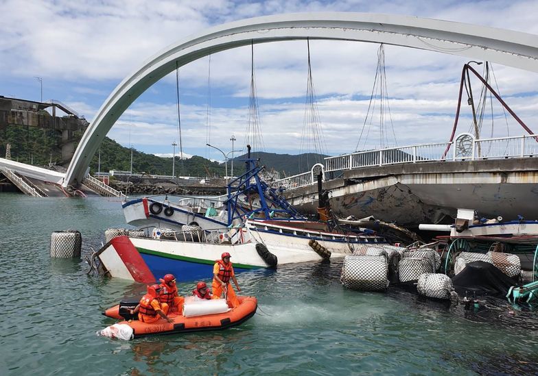 Na Tajwanie runął most. Przerażające wideo 