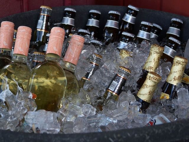 Piwo, wino, drinki, czy likiery mogą powodować trudności w utrzymaniu moczu