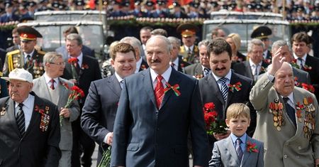 Nie ufają Łukaszence, ale opozycji też nie