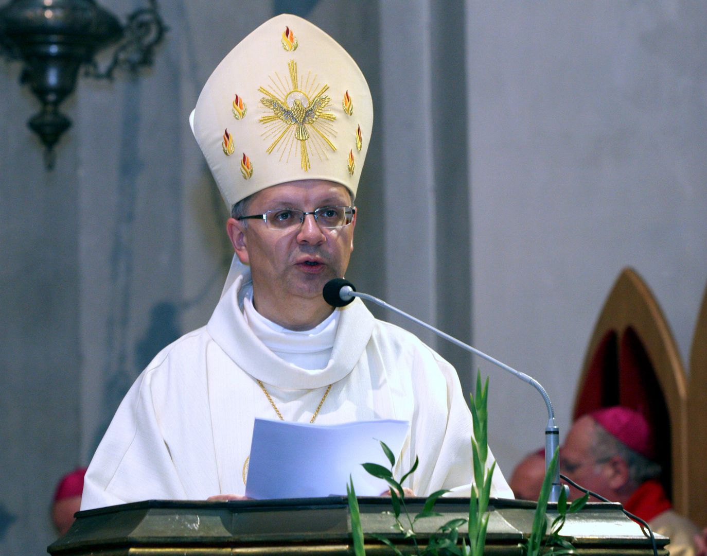 Bp Andrzej Czaja jest oskarżany przez lewicowego działacza o ukrywanie przypadków pedofilii