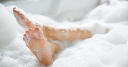Jesienne kąpiele. Dobre na przeziębienie i bóle mięśni