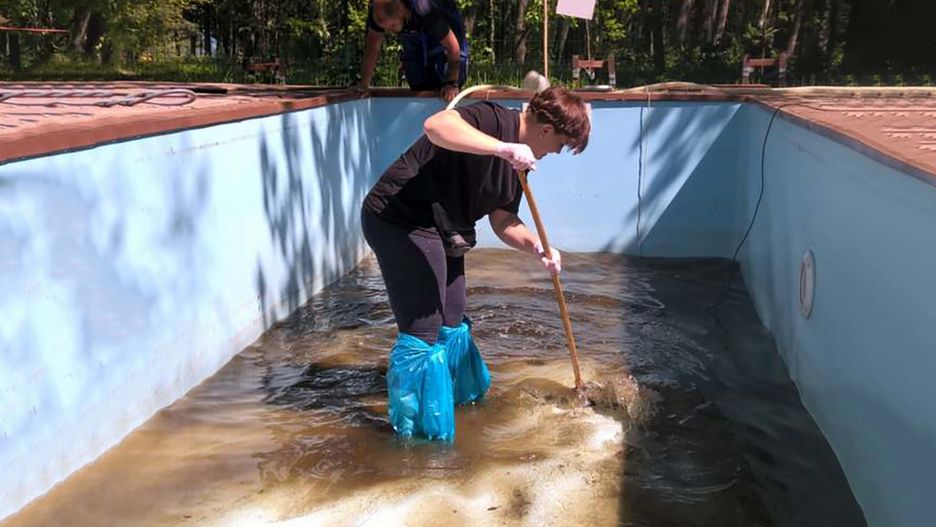 Przygotowania do sezonu wakacyjnego w jednym z nadmorskich ośrodków wypoczynkowych, Ustronie Morskie