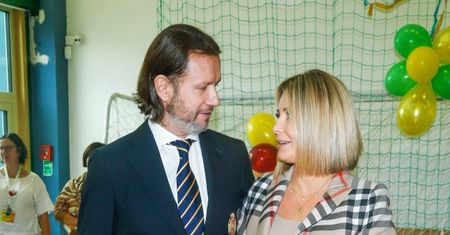 Rozenkowie na świątecznym zdjęciu. Cali na biało