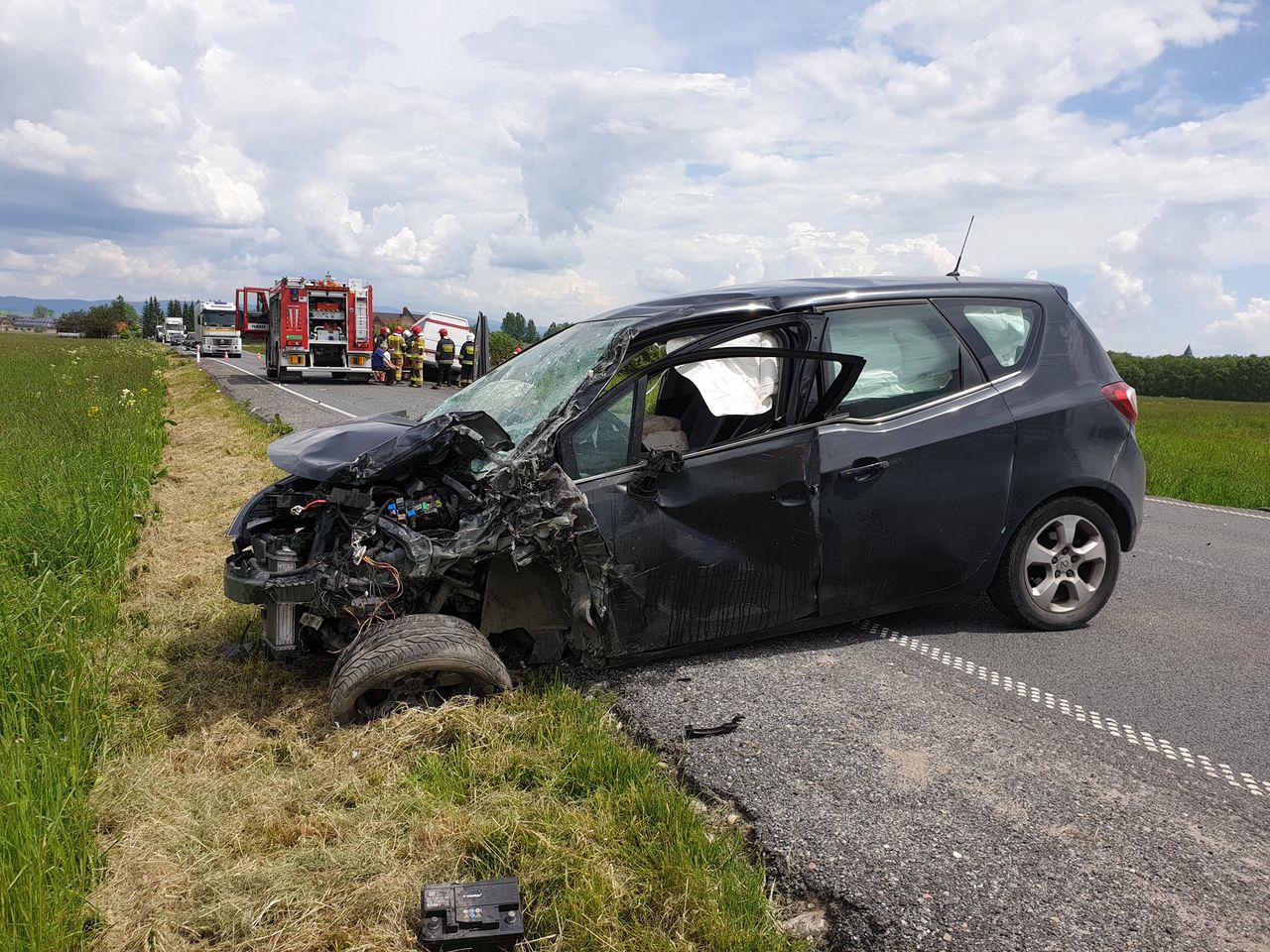 Wypadek w Czarnym Dunajcu. 7 osób rannych po czołowym zderzeniu