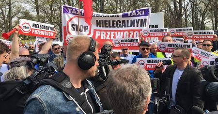 Protest taksówkarzy. Uber też krytykuje projekt ustawy