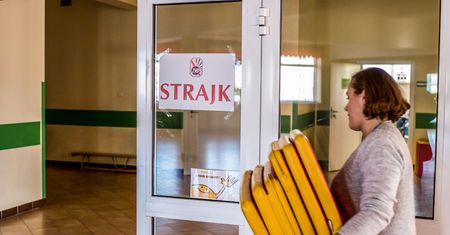 Strajk nauczycieli. FZZ uległo. Zdecydowali o zawieszeniu protestu