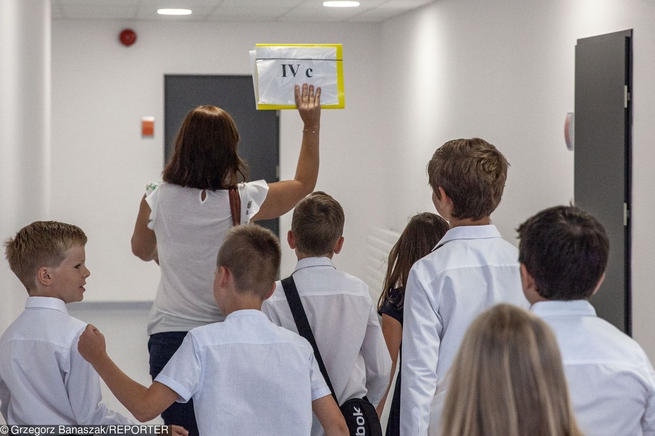 Strajk nauczycieli. Nie wszyscy protestują. "Polityka i manipulacja dziećmi"