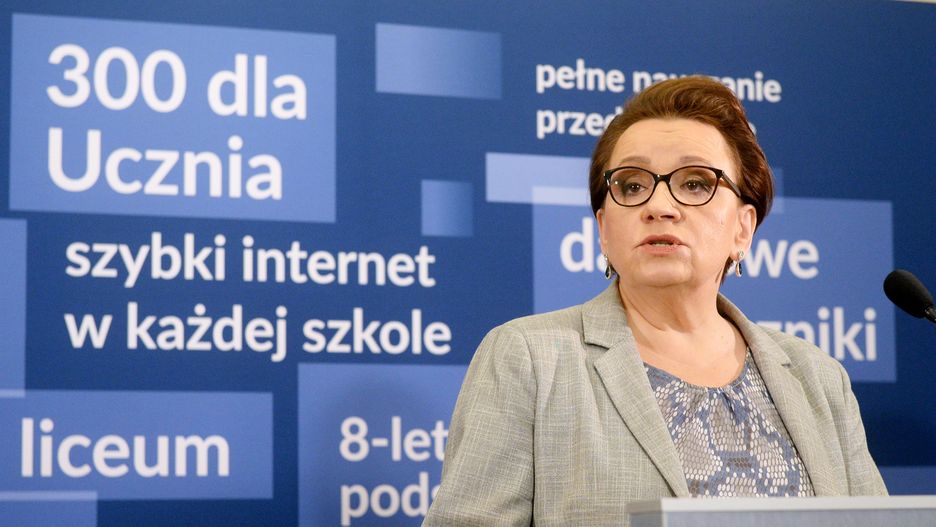 Trwa strajk nauczycieli i wielki kryzys w szkołach. Okazuje się, że urzędnicy minister Anny Zalewskiej zbierają nagrody, dodatki itp.