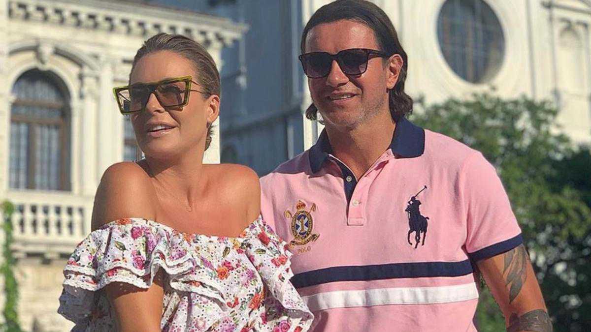 Małgorzata Rozenek pokazała swoją piękną sypialnię! W jej małżeńskim łożu leży spragniony pieszczot przystojniak! Nie jest nim Radzio!