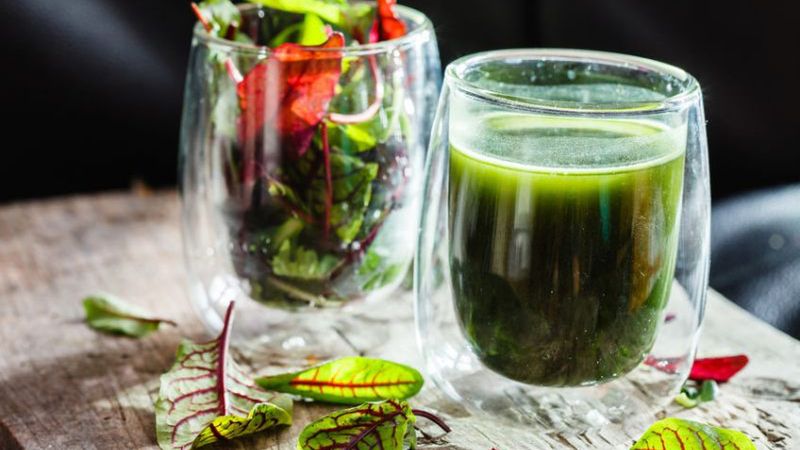 Koktajl dietetyczny może być doskonałą alternatywą śniadania w diecie niskokalorycznej. 