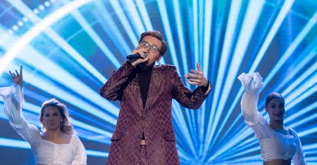 "Twoja Twarz Brzmi Znajomo": Jeremi Sikorski jako Ronnie Ferrari. Kolejne wyzwanie dla makijażystów