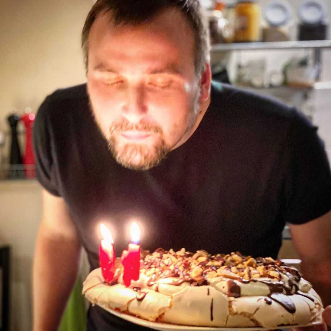 Brat Kajry skończył 40 lat