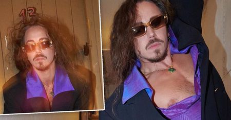 Michał Szpak bez spodni biega po bloku i pokazuje, co lubi robić w zakamarkach. Buty za 850 zł na pierwszym planie