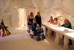 "Nie bądź jaskiniowcem, korzystaj z demokracji"