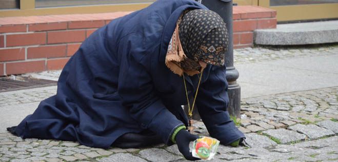 A po pracy idą... żebrać!