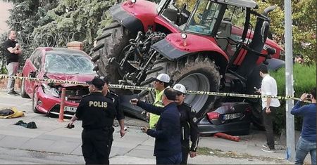 Staranował samochody traktorem. Mężczyzna postrzelony przez policję w Ankarze