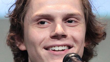Evan Peters - amerykański aktor znany m.in. z American Horror Story