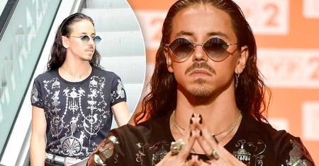 "The Voice of Poland 10": Michał Szpak w czerni. Dawno nie wyglądał tak dobrze, jak na konferencji show!