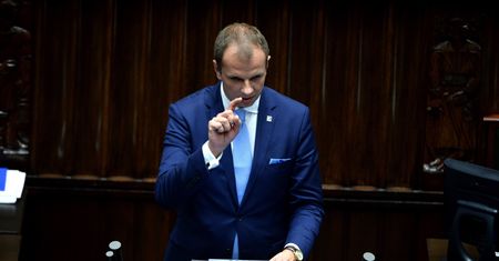 Twierdzi, że konstytucja z 1935 r. jest legalna. Właśnie został posłem