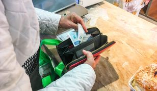 Ojciec zakazu handlu chce zamknąć w niedziele kolejne tysiące sklepów. Rząd też na "tak"