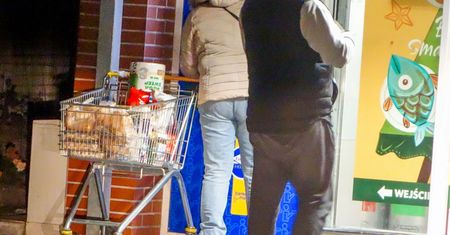 Petru wzywa całą opozycję. "Zlikwidujmy zakaz handlu"