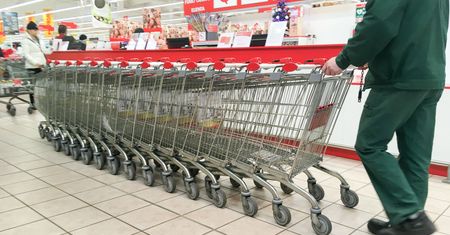 Dyskonty tak, supermarkety już nie. Polacy zmieniają przyzwyczajenia