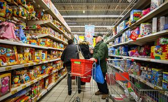 Zakaz handlu. Polacy chcą kupować w niedzielę