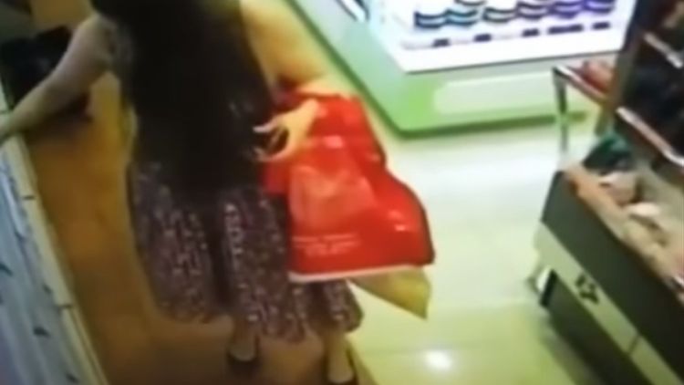 Kobieta w nietypowy sposób przetestowała perfumy