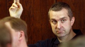 Grzegorz Wieczerzak, były szef PZU Życie, w Sądzie Rejonowym w Warszawie przed rozpoczęciem procesu