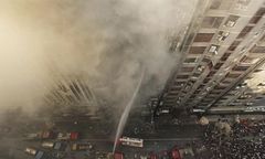 Płonie wieżowiec w Bangladeszu. W środku wciąż są ludzie