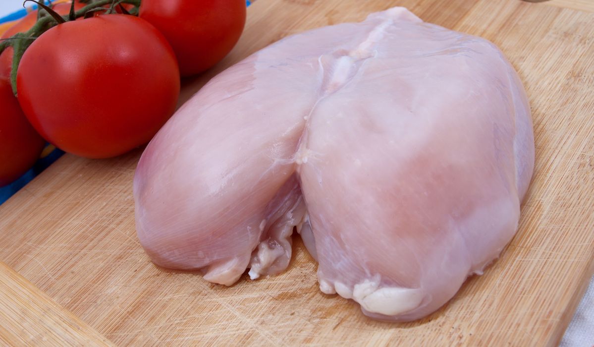 Kurczak nie powinien być myty przed ugotowaniem - Pyszności; Fot. Adobe Stock