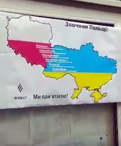 Antypolski plakat na konsulacie RP w Kijowie. "Narzucają nam własną wizję historii"