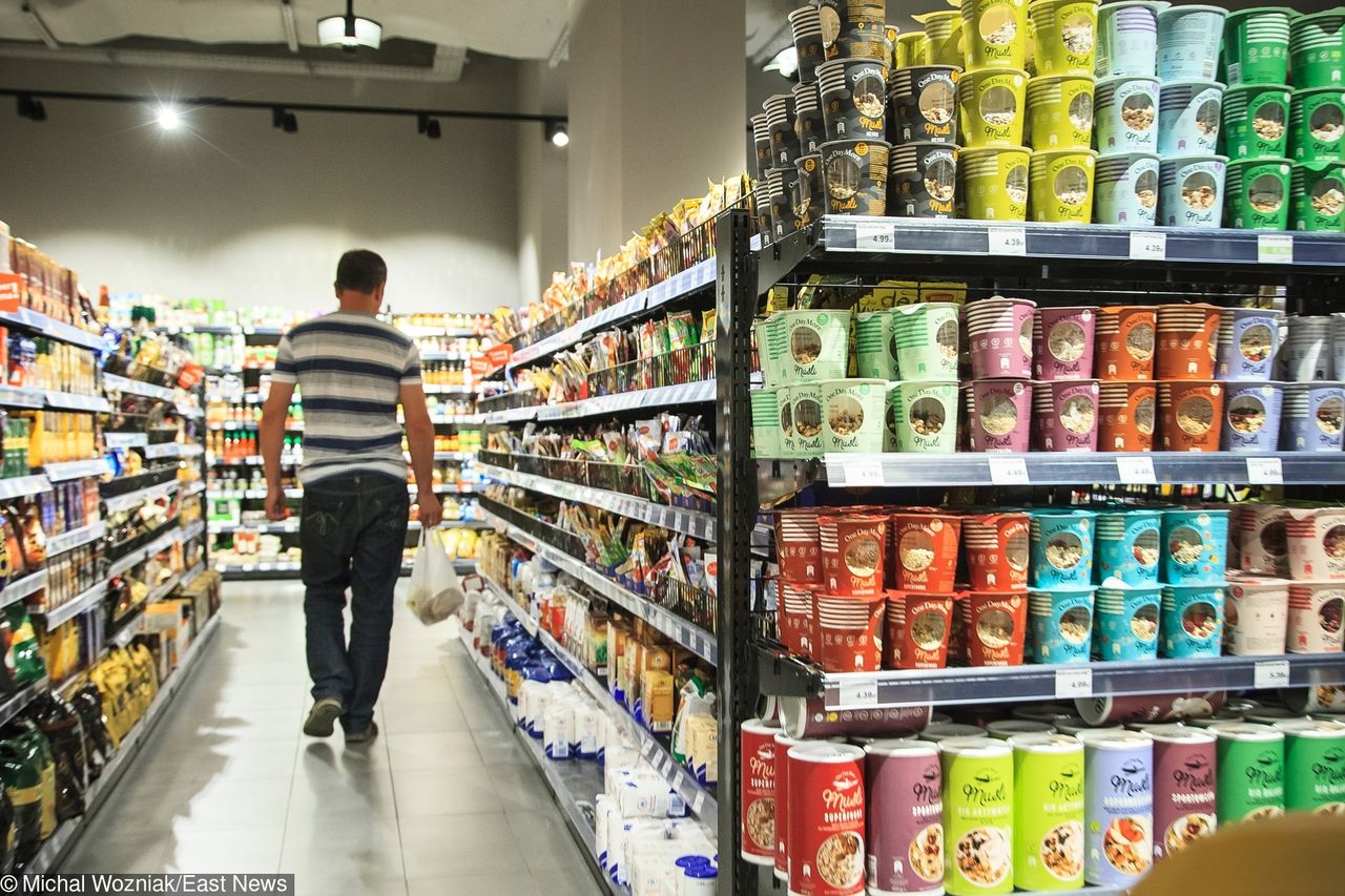 Zakaz handlu. Większość Polaków nic na nim nie zaoszczędziła, a część wydaje jeszcze więcej